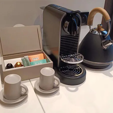 Hotell - Handwritten Collection 4*