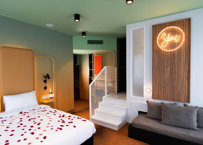 Hotell - Handwritten Collection 4*