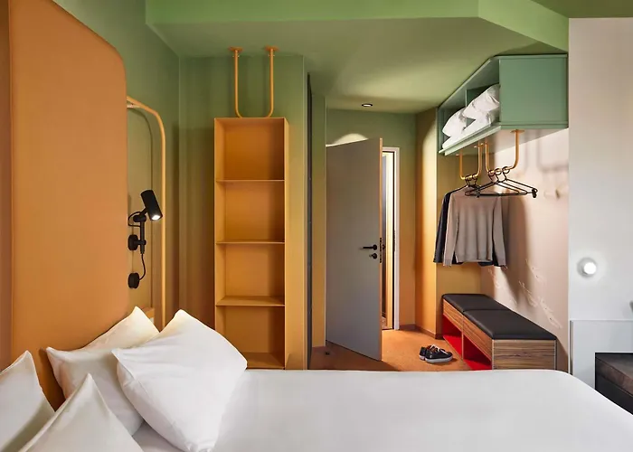 - Handwritten Collection מלון 4*